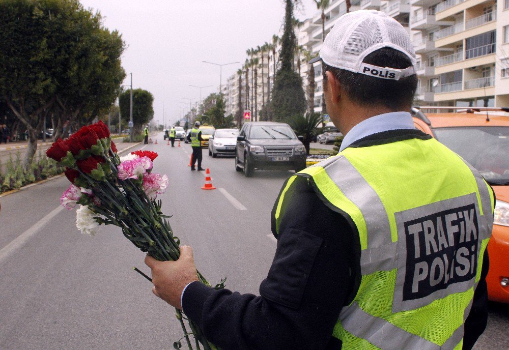 Polisin Durdurduğu Kadınlar Neye Uğradığını Şaşırdı