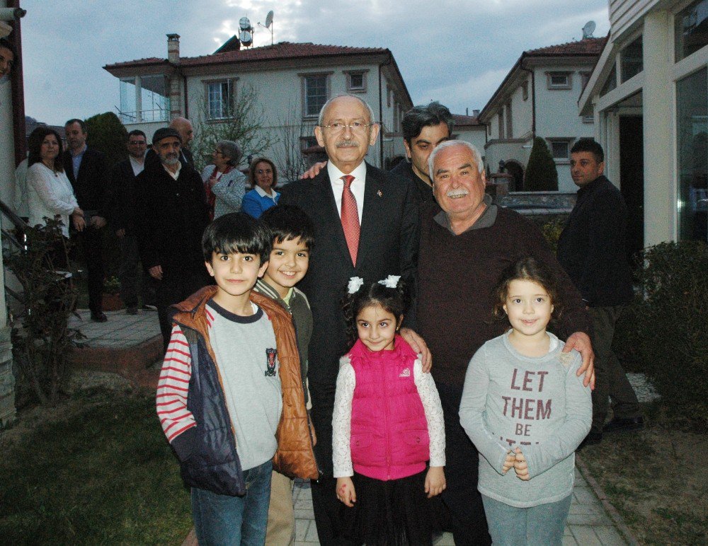 Kılıçdaroğlu’nda Eski İl Başkanı Gedikli’nin Ailesine Başsağlığı Ziyareti