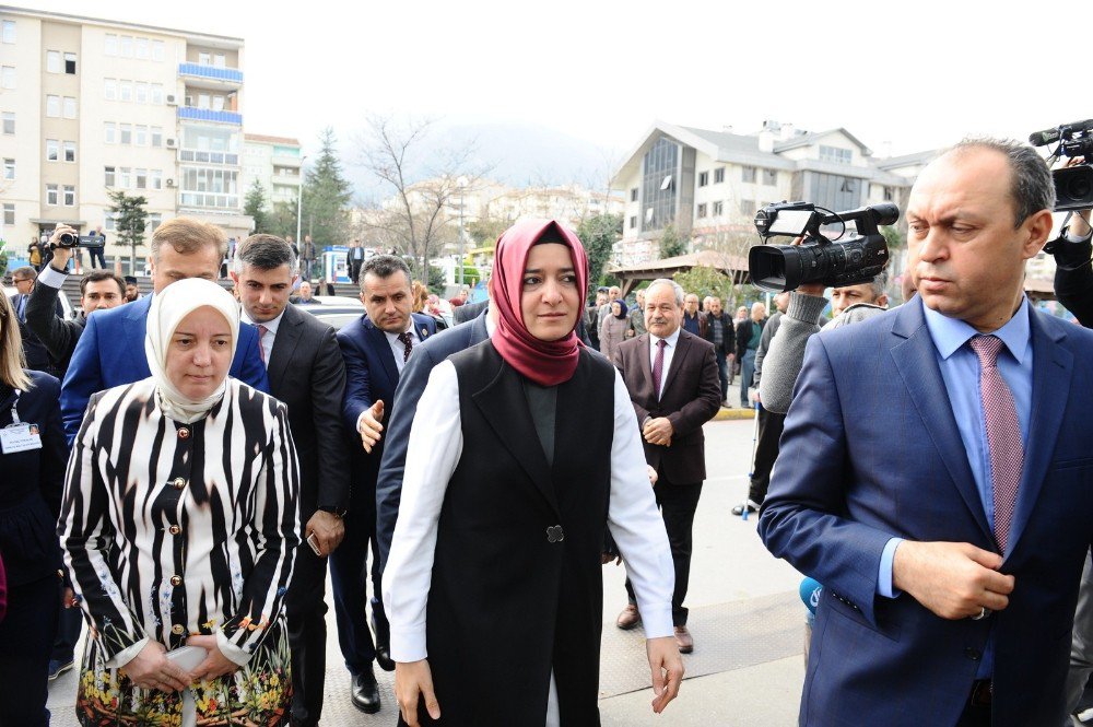 Bakan Kaya: "Kadınlar Günü’nü Buruk Şekilde Kutluyoruz"