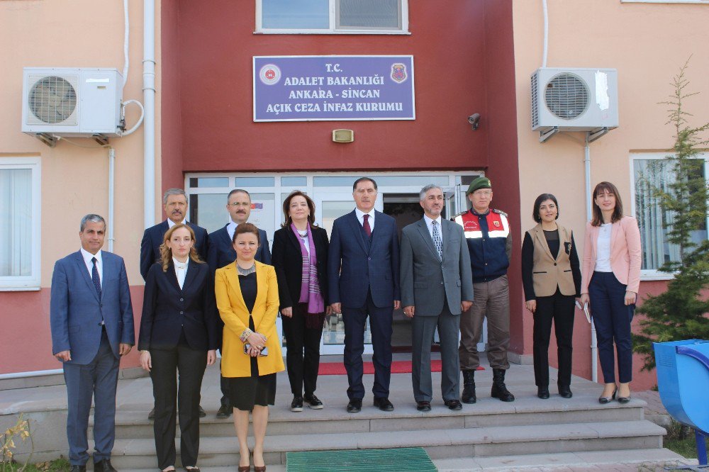 Başdenetçi Malkoç Cezaevindeki Kadınları Ziyaret Etti