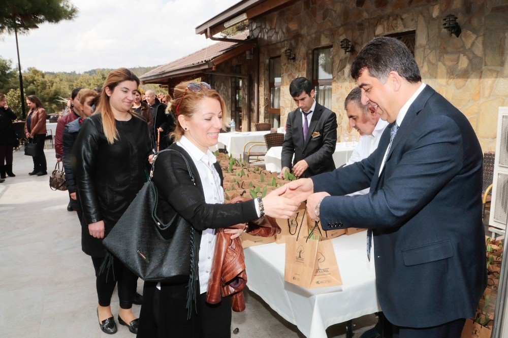 Fadıloğlu, Kadın Personellerin Gününü Kutladı