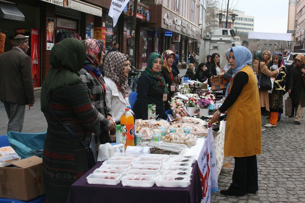 Sur’da ‘Kadın Şenliği’ Düzenlendi