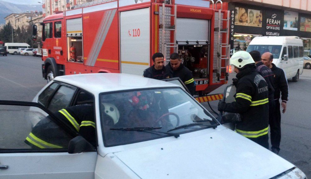 Otomobilde Söndürülmeyen Sigara Yangına Neden Oldu