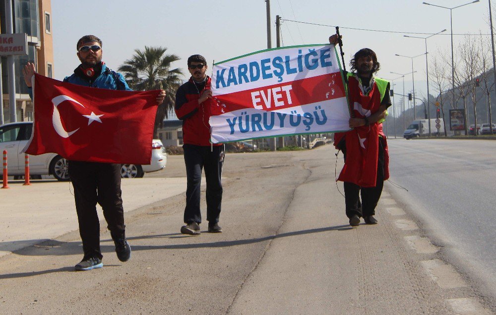 Kardeşliğe "Evet" Demek İçin 1071 Kilometre Yürüyecekler