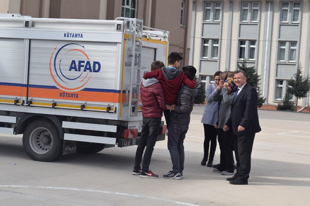 Öğrencilere Ve Kamu Personeline Temel Afet Bilinci Eğitimi Verildi