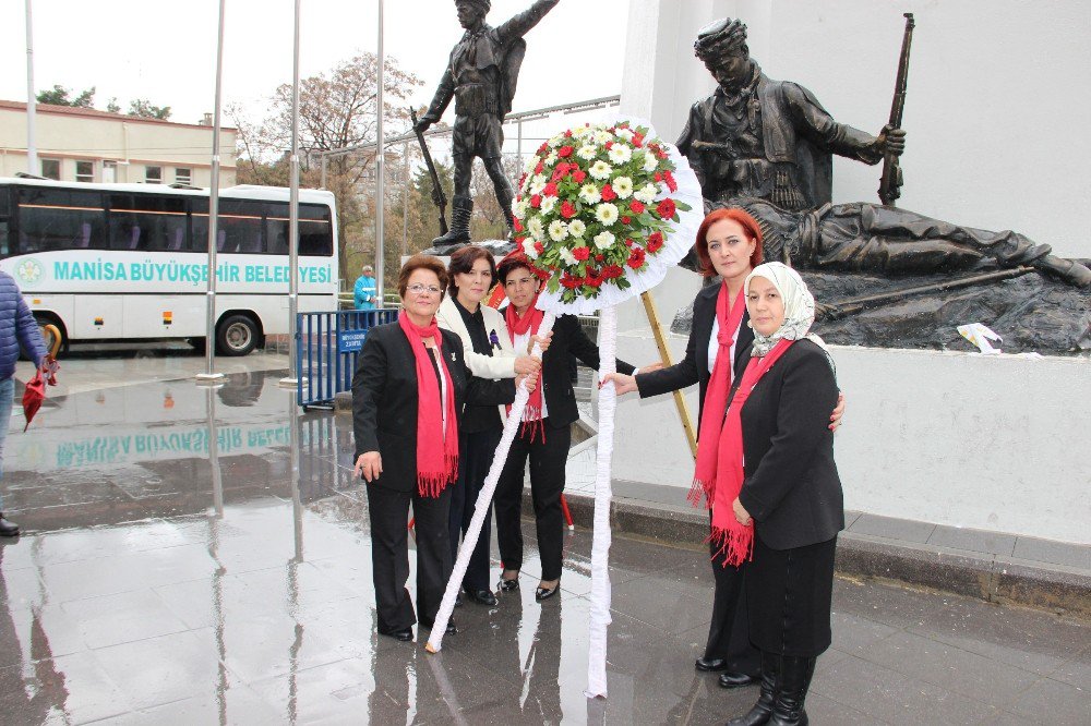 Topuklu Efelerden Zeybek Şov