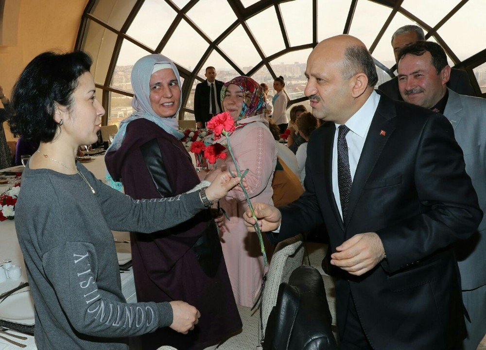 Bakan Işık, Kadınlar Gününde Kocaelili Çiftçi Kadınları Ağırladı