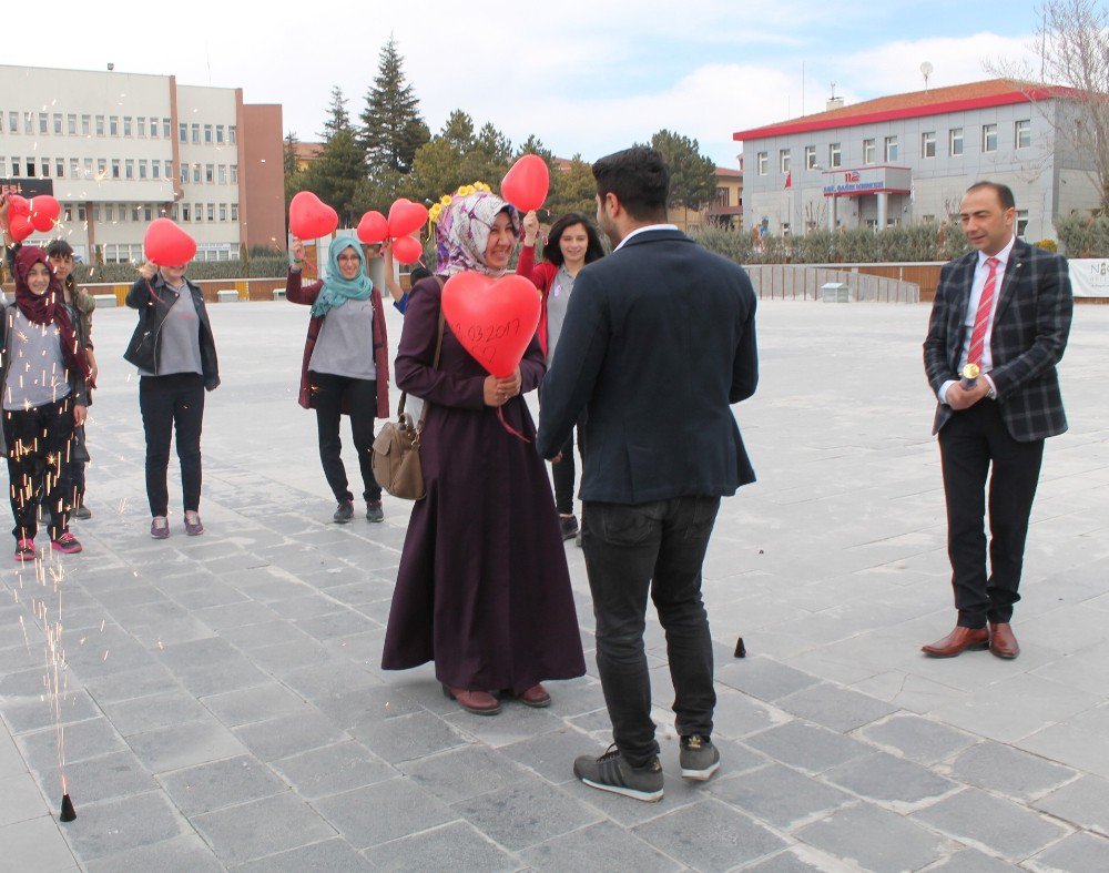 Kadınlar Gününü Evlilik Teklifiyle Kutladı