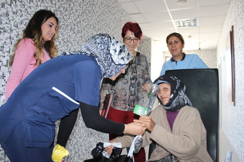 Özel Adıyaman Park Hospital Hastanesi Kadınlar Gününü Unutmadı