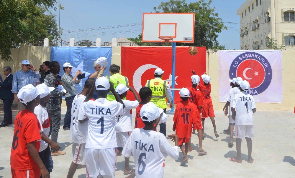 Afrika’daki Yetimlerin Yüzü Tika İle Gülüyor