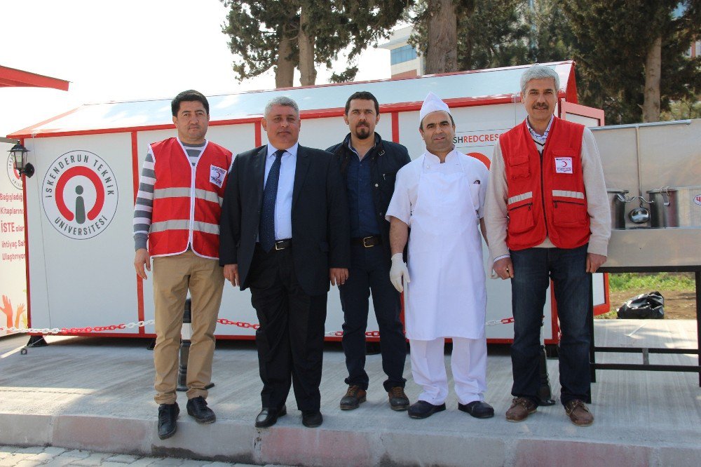 Türk Kızılayı İskenderun Şubesi’nden Üniversite Öğrencilerine Sıcak Çorba İkramı