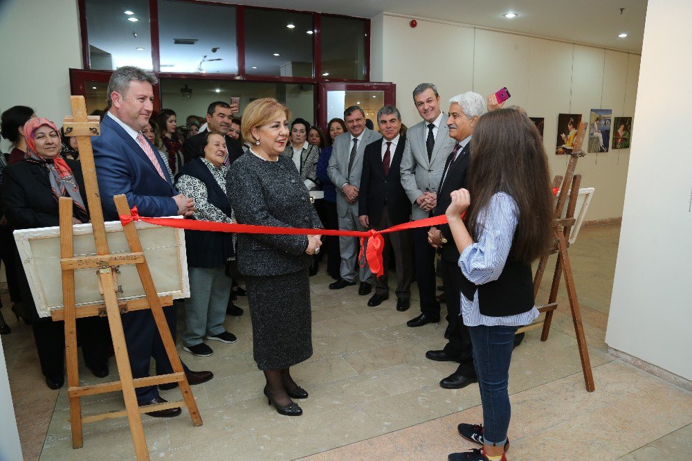 Vali Kamçı’nın Eşi Sergi Açılışına Katıldı