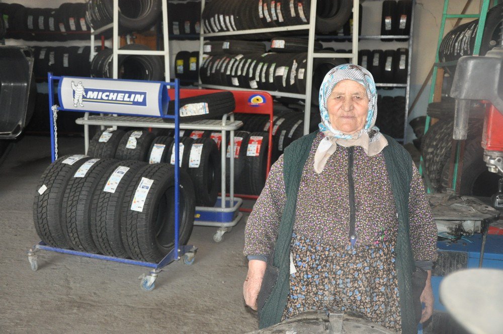 35 Yıllık Lastik Tamircisi Vesile Nineden Kadınlara Öğütler