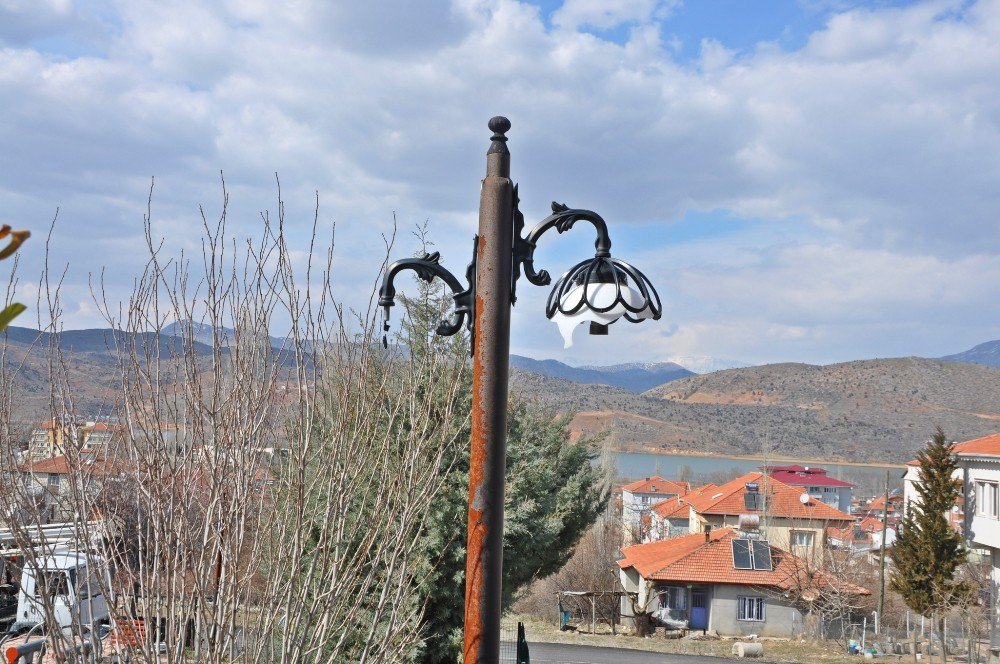 Gölpark’ın Lambalarına Zarar Verildi