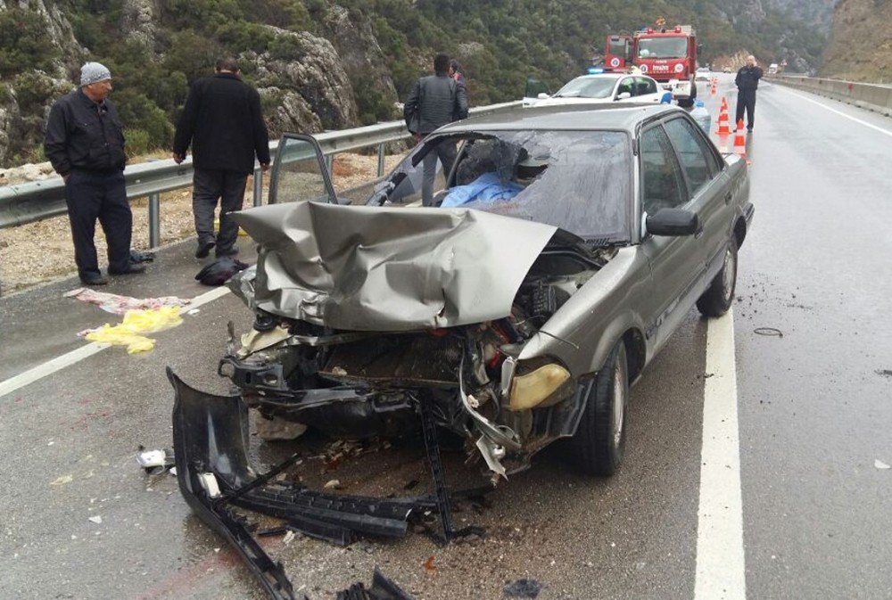 Antalya’da Trafik Kazası: 1 Ölü, Yaralı