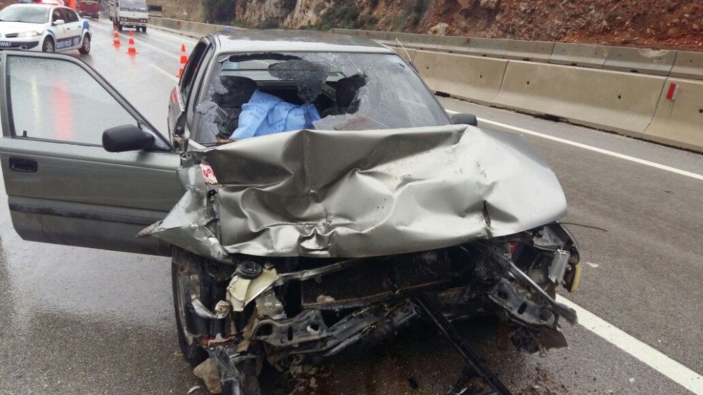 Antalya’da Trafik Kazası: 1 Ölü, 5 Yaralı