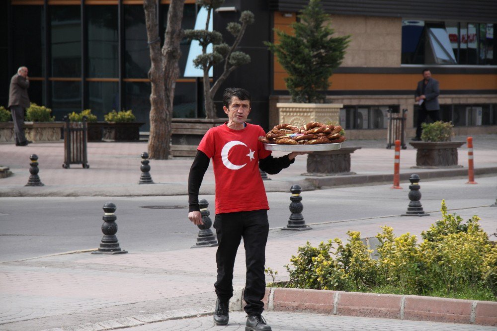 15 Temmuz Sonrası Tanınan Simitçiden ‘Evet’ Kampanyası