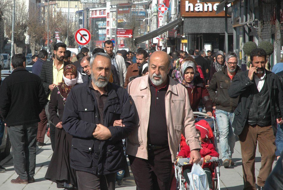 Van’da İki Mevsim Bir Arada Yaşanıyor