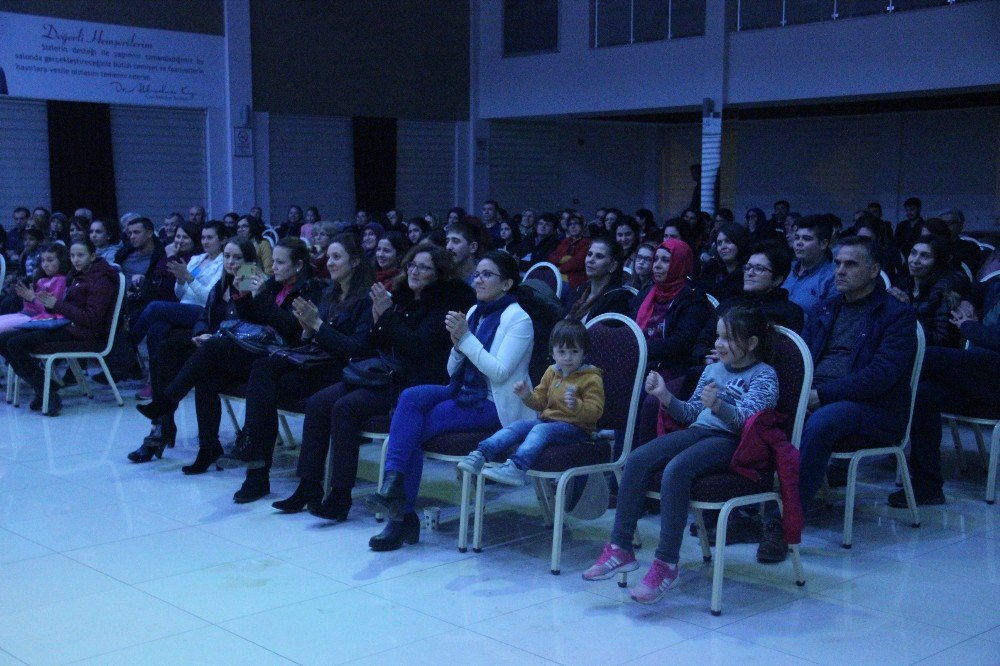 Ömürsün Doktor Tiyatro Oyunu Çan’da Sahnelendi