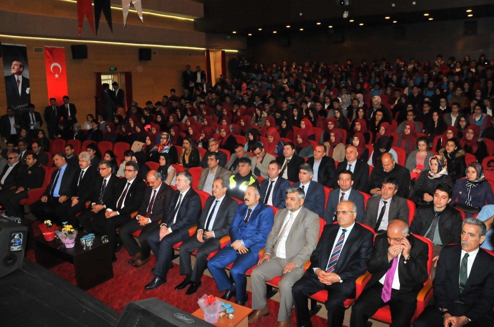 Akşehir’de "İstiklal Şairini İstikbale Taşımak" Paneli Gerçekleştirildi