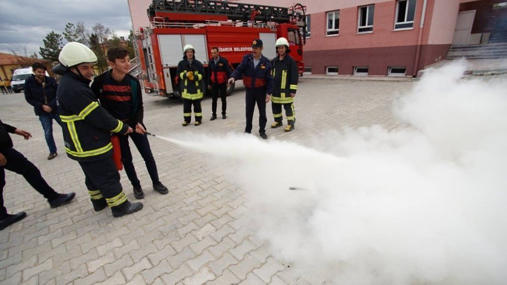 Lisedeki Yangın, Deprem Ve Personel Tahliye Tatbikatı Gerçeğini Aratmadı