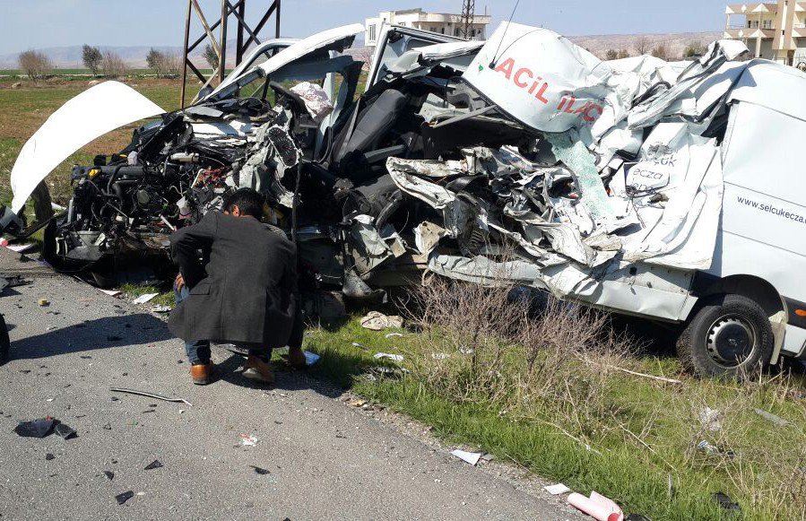 İpekyolu’nda Trafik Kazası: 1 Ölü, 10 Yaralı