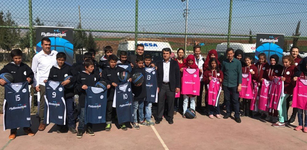 Milli Yıldız Tuğba Palazoğlu, Genç Basketbolcuların Yüzünü Güldürdü