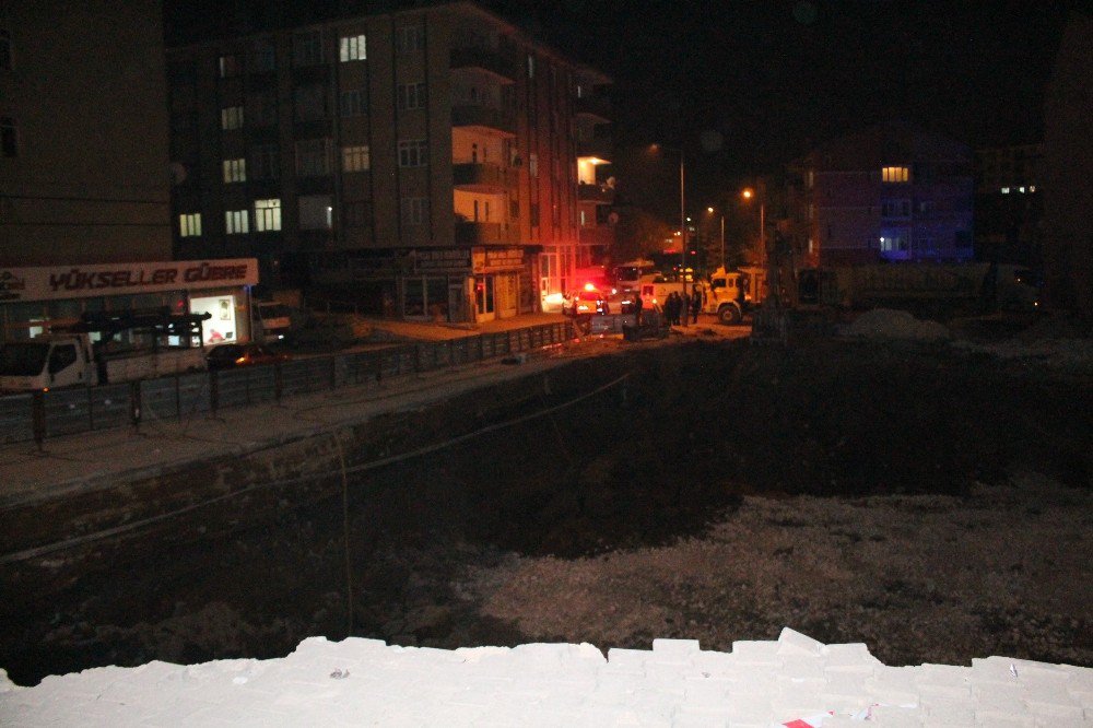 Toprak Kayması Sonucu, Doğalgaz Borusu Patladı