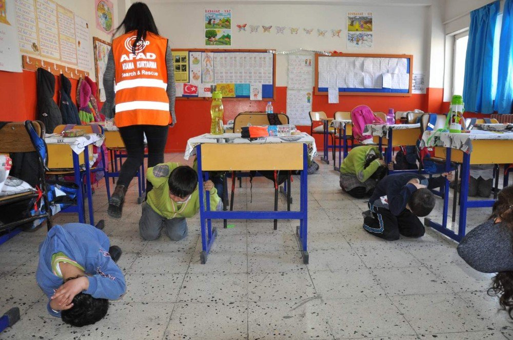 Tunceli’de Öğrencilere Afet Bilinci Eğitimi