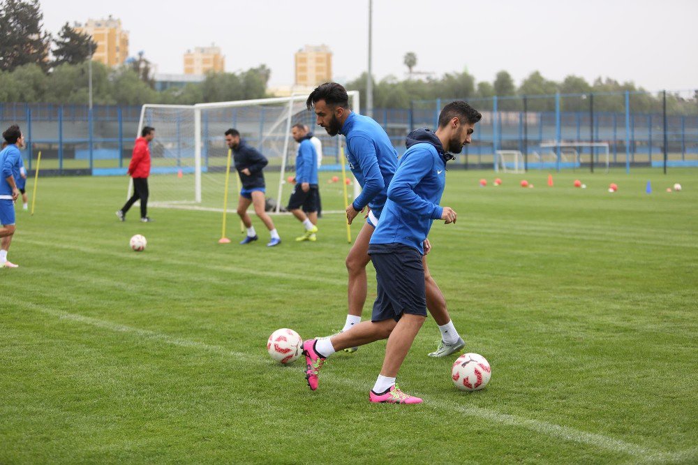 Adana Demirspor Çalışmalarını Sürdürüyor