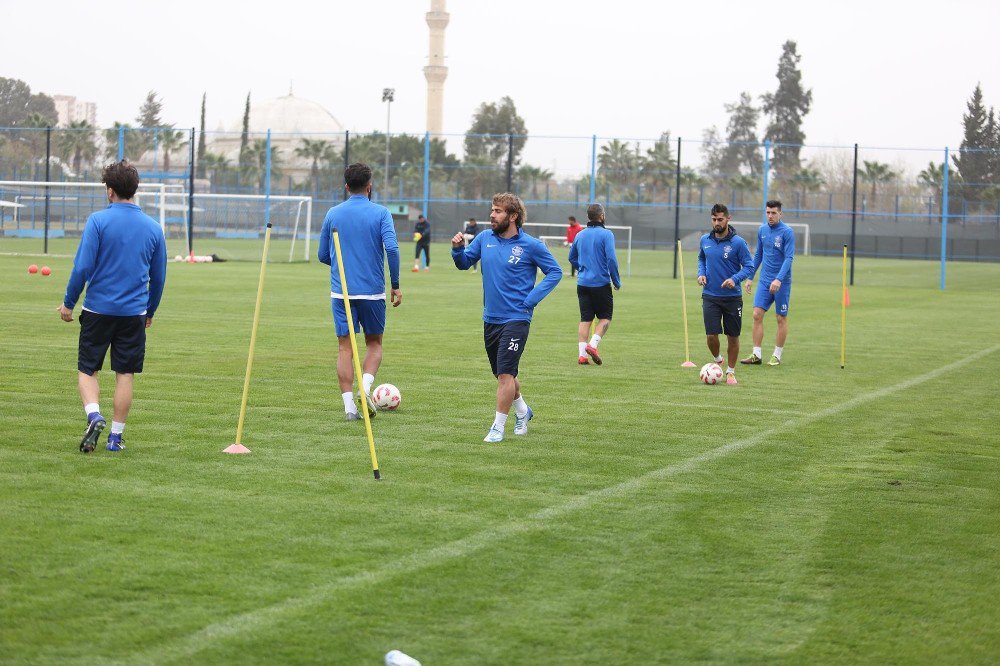 Adana Demirspor Çalışmalarını Sürdürüyor