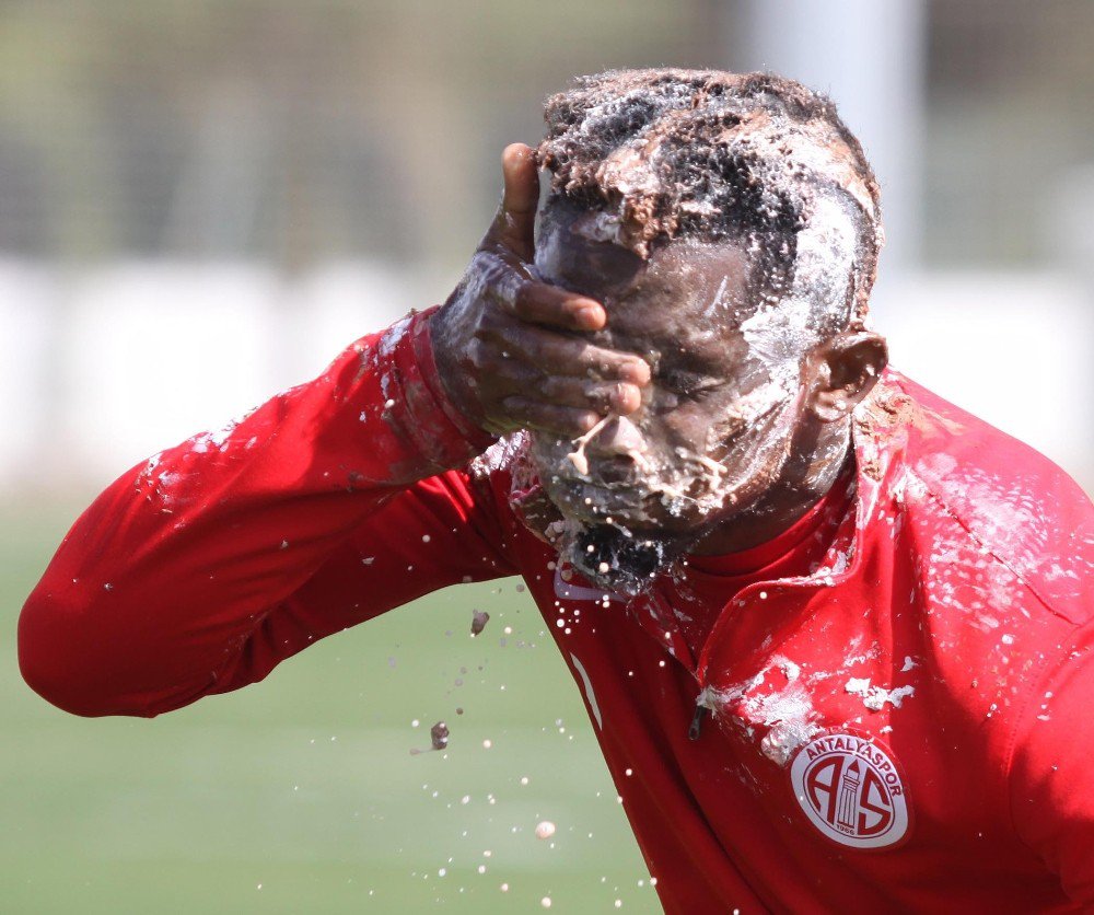 Eto’o’yu Kızdıran Doğum Günü Kutlaması