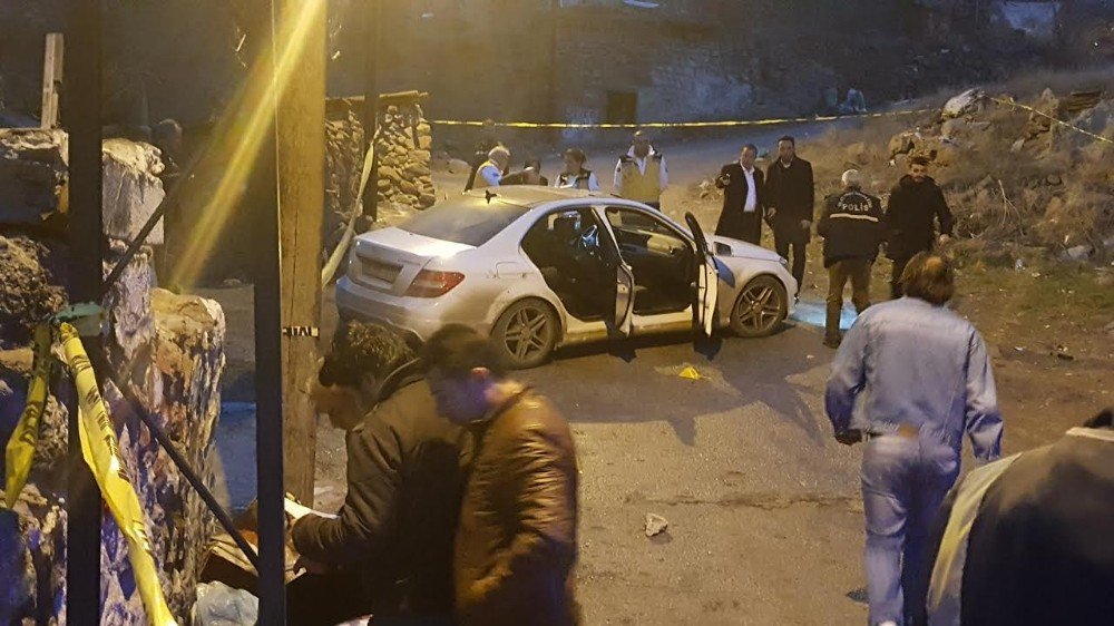 Başkent’te Çifte İnfaz. Çapraz Ateşe Tutulan Otomobilde Bulunan 2 Kişi, Hayatını Kaybetti