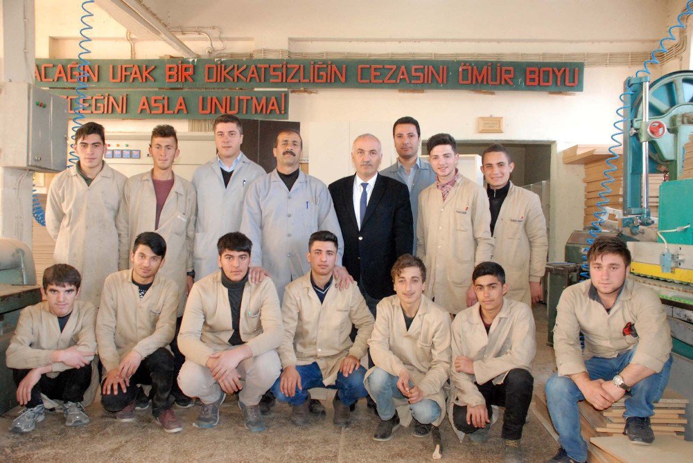 Bitlis’te Fabrika Gibi Lise