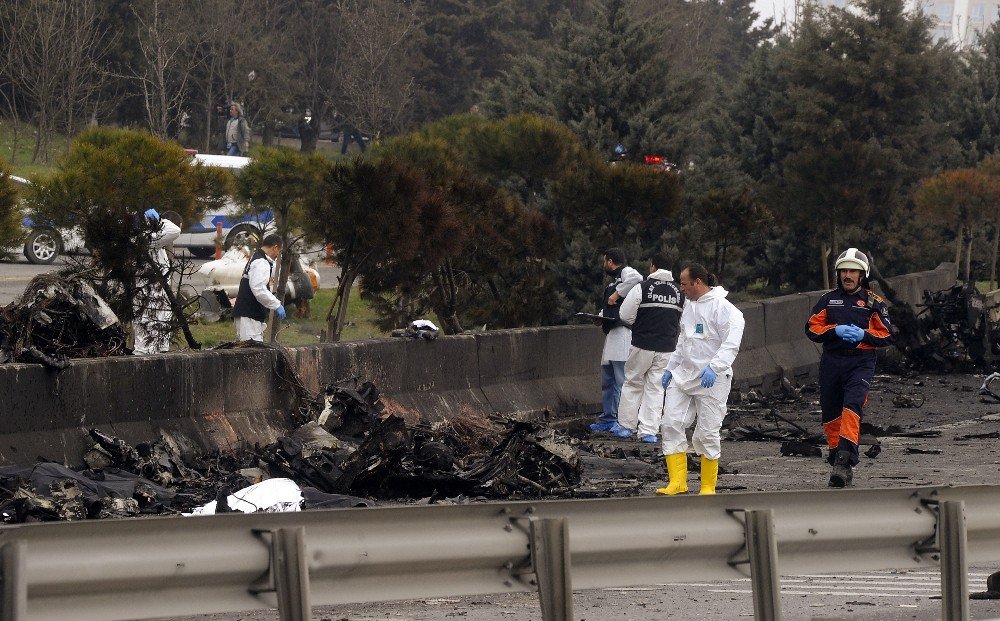 Büyükçekmece’de Helikopter Düştü: 5 Ölü