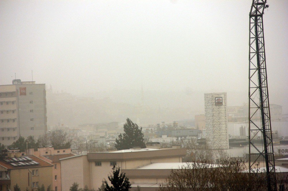 Suriye’den Gelen Kum Ve Toz Fırtınası Gaziantep’te Etkili Oldu