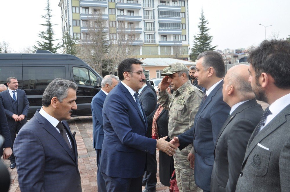 Bakan Tüfenkci: "Almanya’daki İptaller, Ekonomiyi Etkilemez"