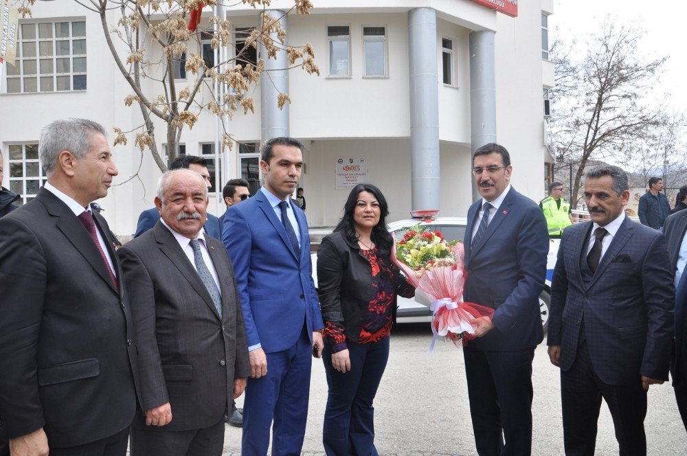 Bakanı Tüfenkci, Tunceli’de Esnafla Bir Araya Geldi