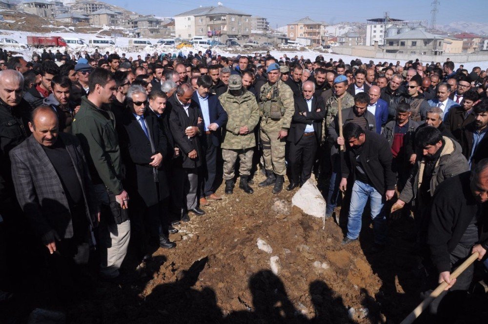 Ak Parti’li Başkanın Ağabeyi Toprağa Verildi