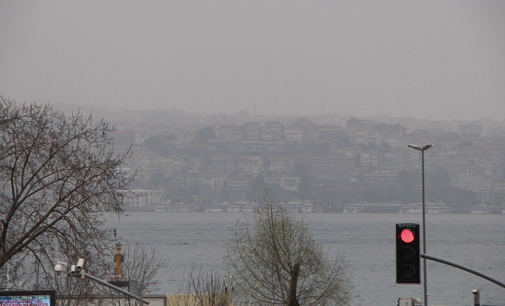 İstanbul Boğazı’nda Gemi Trafiğine Sis Engeli