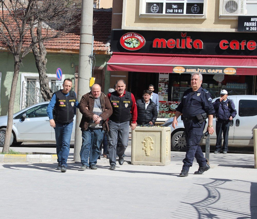 Sahte İçki Satarak İki Kişinin Ölümüne Sebep Olduğu İddia Edilen Şahıs Adliyeye Sevk Edildi