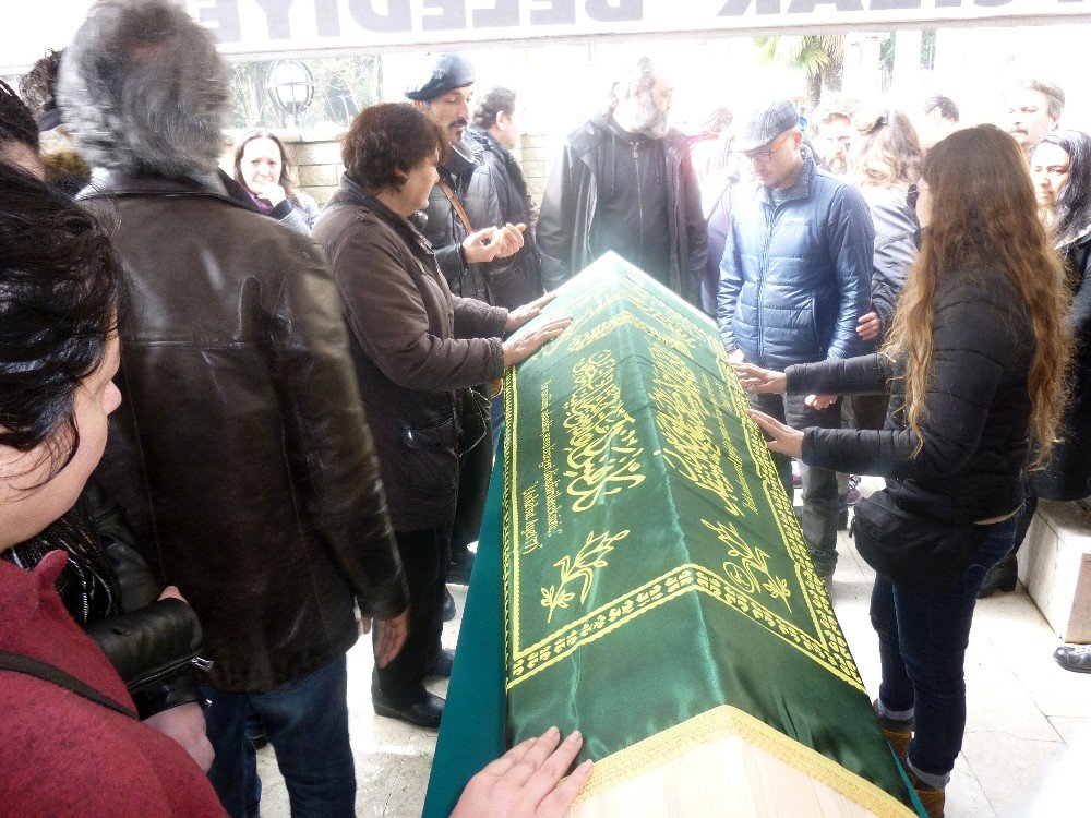 Sahte İçkiden Hayatını Kaybeden Dövmeci Son Yolculuğuna Uğurlandı