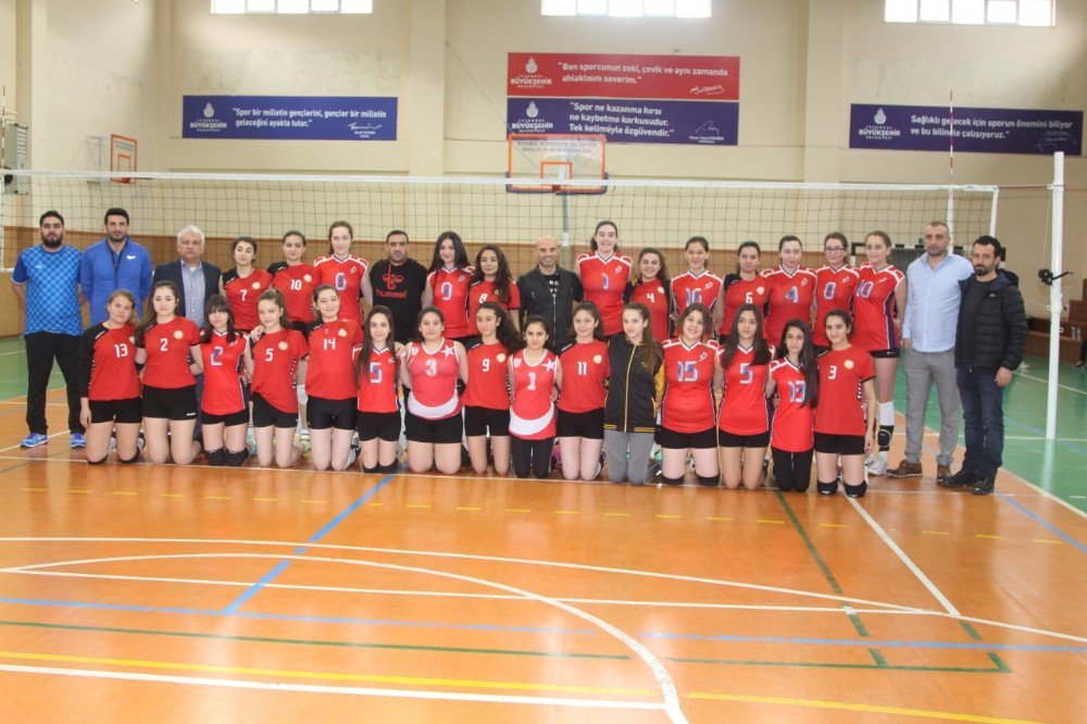 Voleybolda Okulların Şampiyonu Kadriye Moroğlu Anadolu Lisesi Oldu