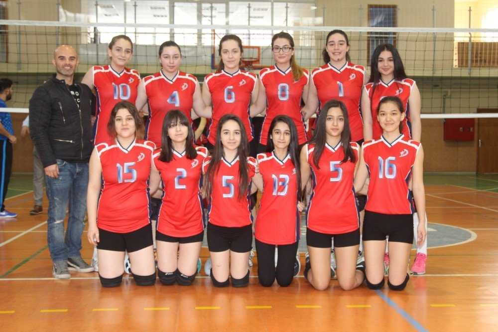 Voleybolda Okulların Şampiyonu Kadriye Moroğlu Anadolu Lisesi Oldu