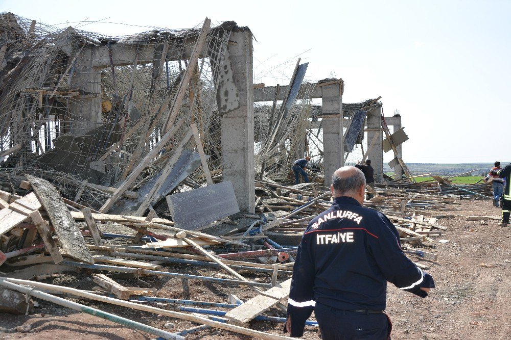 Beton Dökülürken Kalıplar Çöktü: 3 İşçi Yaralı