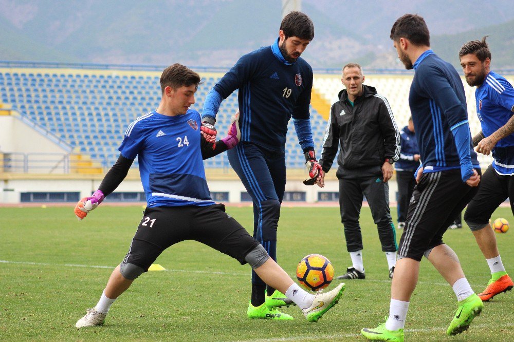 Karabükspor, Adanaspor Maçı Hazırlıklarını Tamamladı