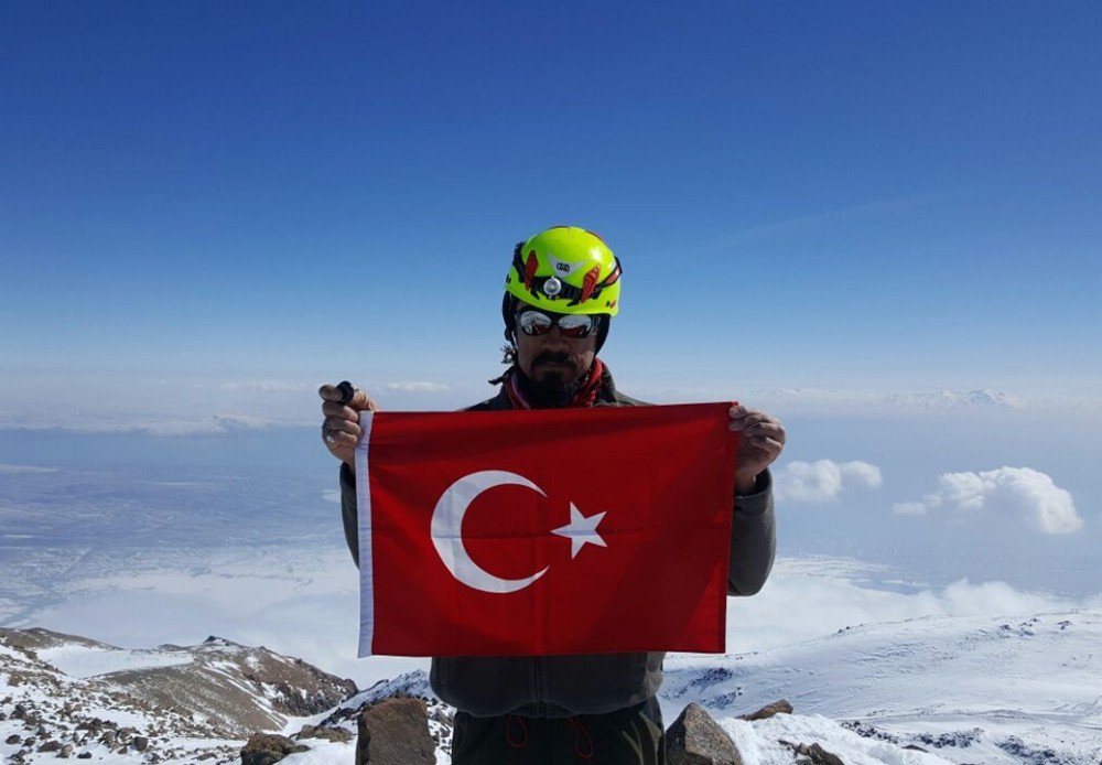 Tek Başına Süphan Dağına Tırmandı