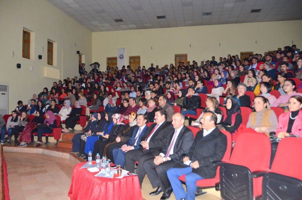 Üniversite Öğrencileri Tarafından “İstanbul Efendisi” Adlı Tiyatro Oyunu Sahnelendi