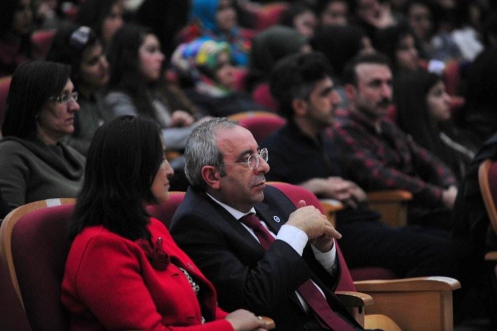 Yyü’de “İletişimle Kazandıklarımız, Kaybettiklerimiz” Konferansı