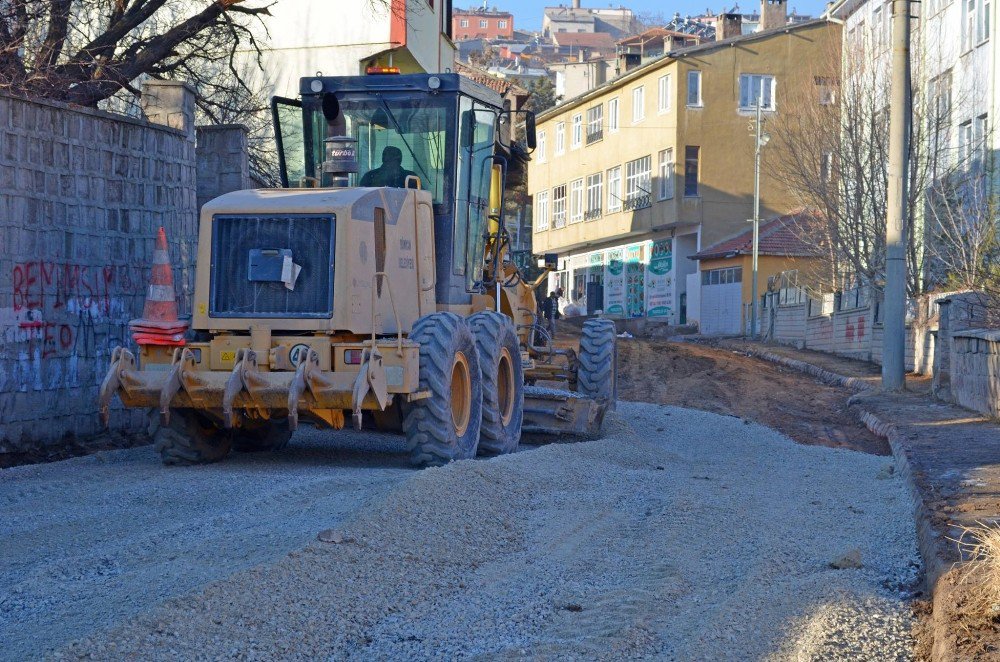 Bünyan Belediyesi Yol Bakım Onarım Çalışmalarına Devam Ediyor